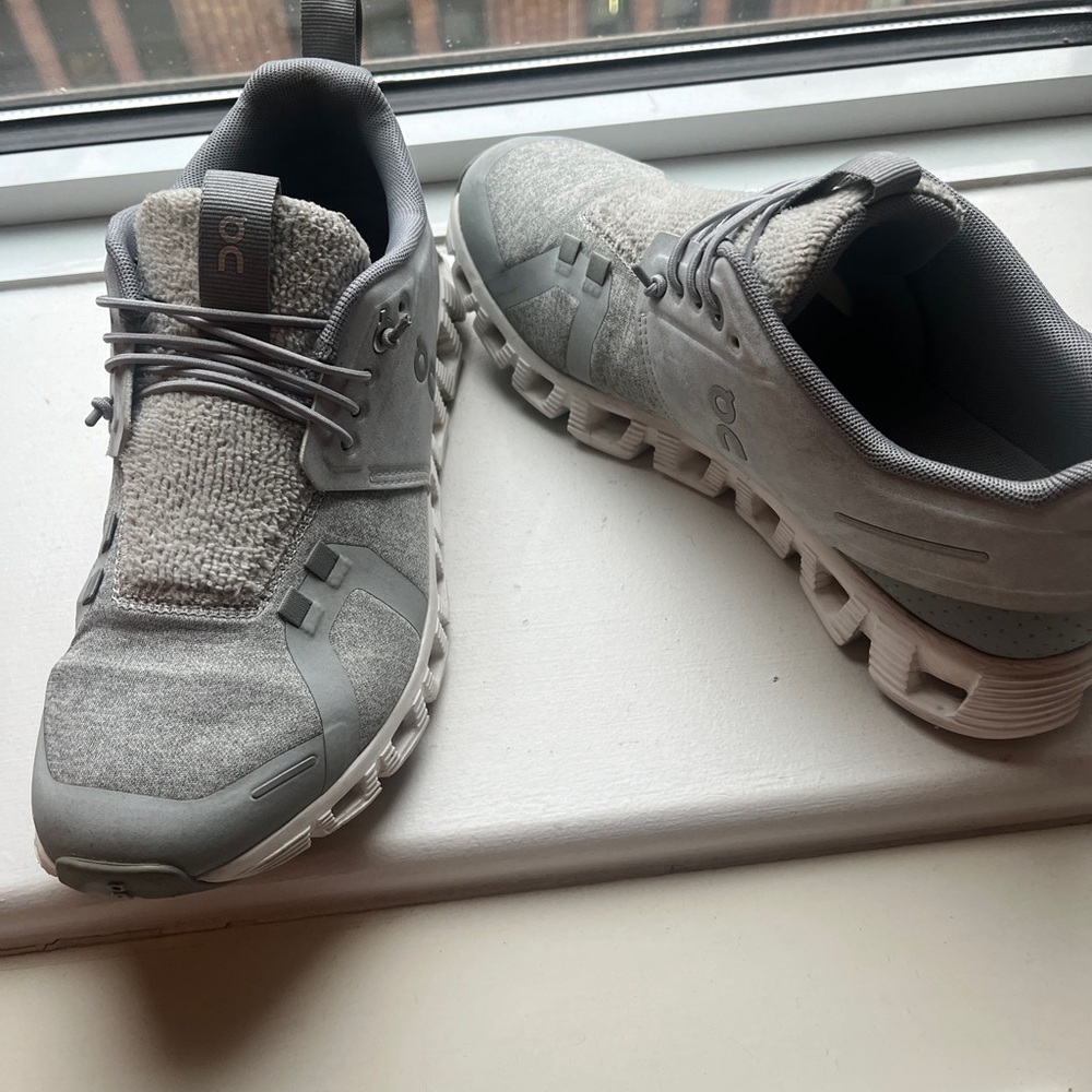 On Cloud 5 Terry Women’s Size 7.5